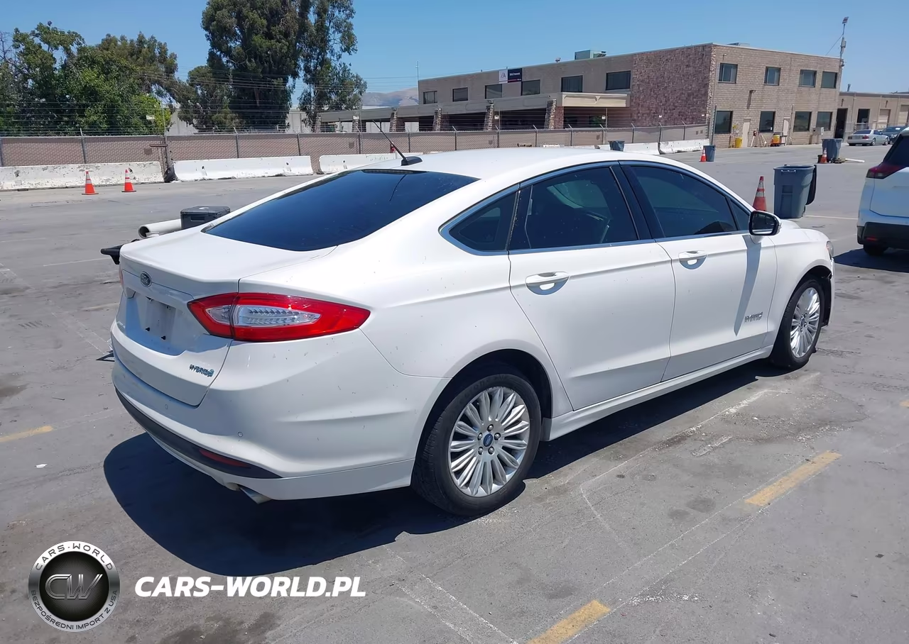 2013 Ford Fusion Hybrid Se VIN:3FA6P0LU2DR371497 - 4