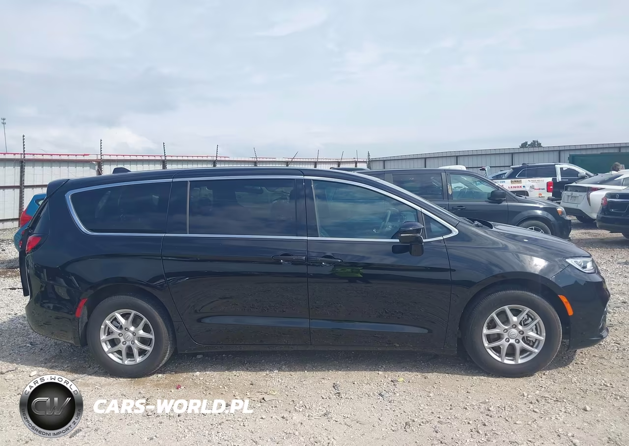 2026 Chrysler Pacifica Select VIN:2C4RC1BG5TR183341 - 13