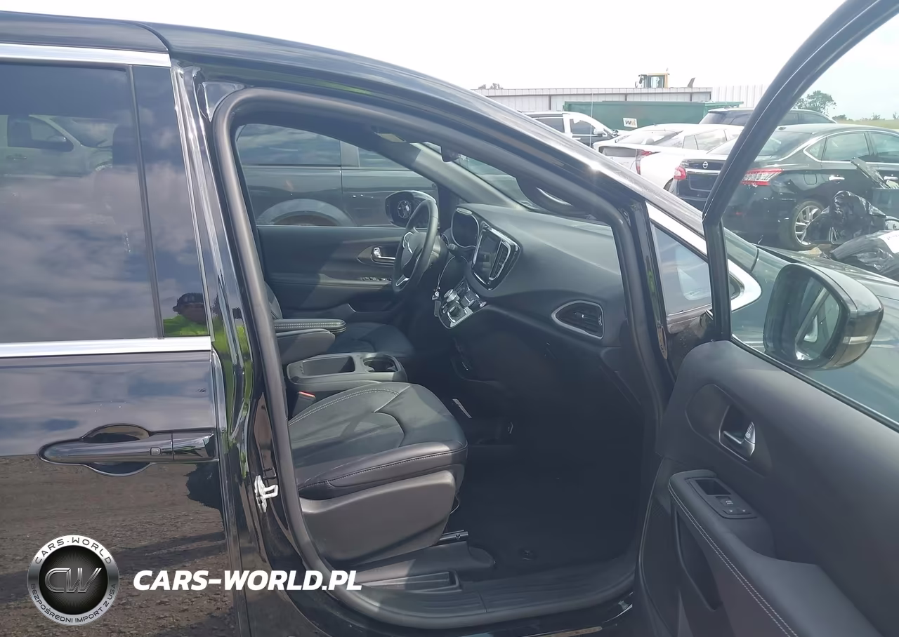 2026 Chrysler Pacifica Select VIN:2C4RC1BG5TR183341 - 5