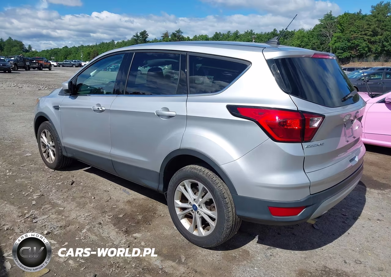 2019 Ford Escape Se VIN:1FMCU9GDXKUA28135 - 3