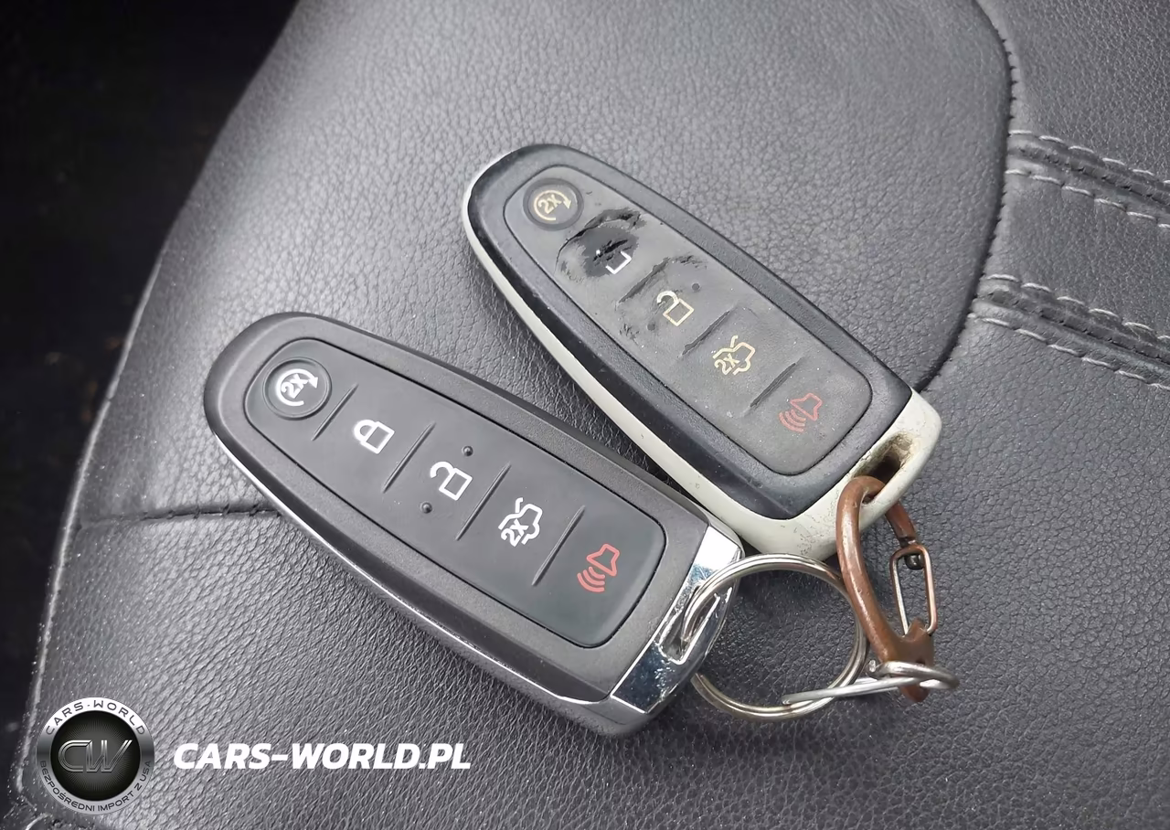 2013 Ford Focus Titanium VIN:1FADP3J26DL198236 - 11
