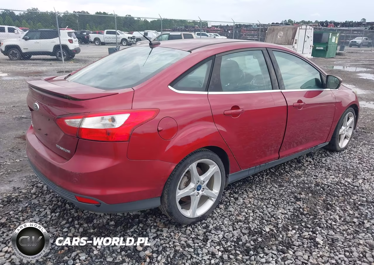 2013 Ford Focus Titanium VIN:1FADP3J26DL198236 - 4