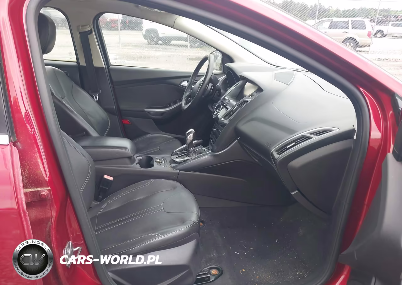 2013 Ford Focus Titanium VIN:1FADP3J26DL198236 - 5