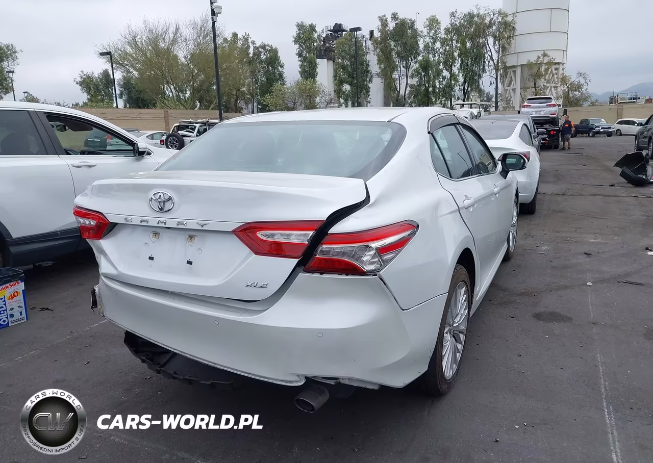 2018 Toyota Camry Xle VIN:4T1B11HK1JU047805 - 16