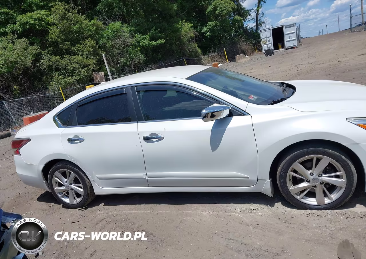 2015 Nissan Altima 2.5 S VIN:1N4AL3AP2FN400801 - 12
