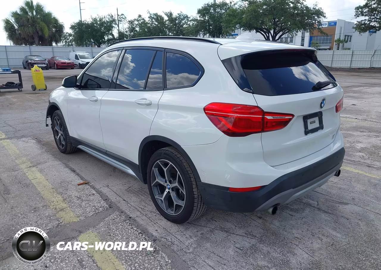2017 BMW X1 Sdrive28I VIN:WBXHU7C30H5H37709 - 3