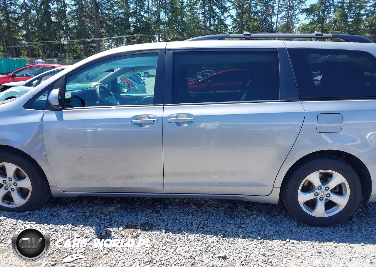 2017 Toyota Sienna Le 8 Passenger VIN:5TDKZ3DC3HS840514 - 15