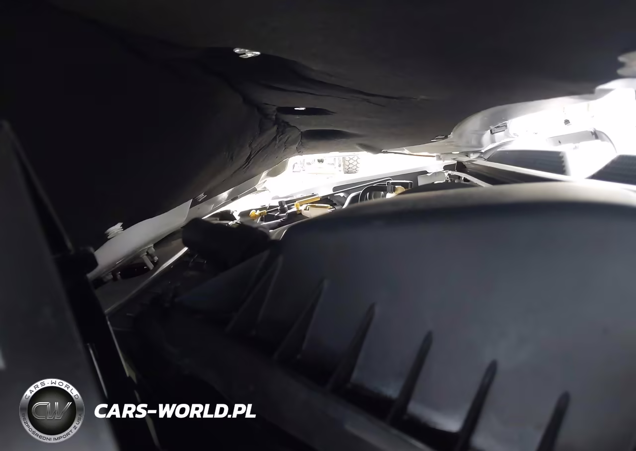 2019 Chrysler Pacifica Touring Plus VIN:2C4RC1FG3KR653147 - 10