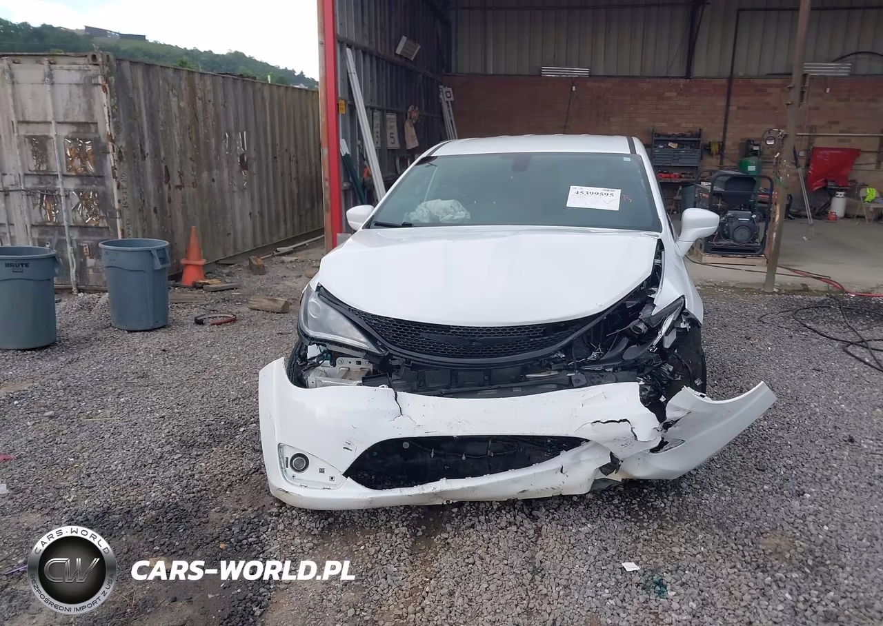 2019 Chrysler Pacifica Touring Plus VIN:2C4RC1FG3KR653147 - 12