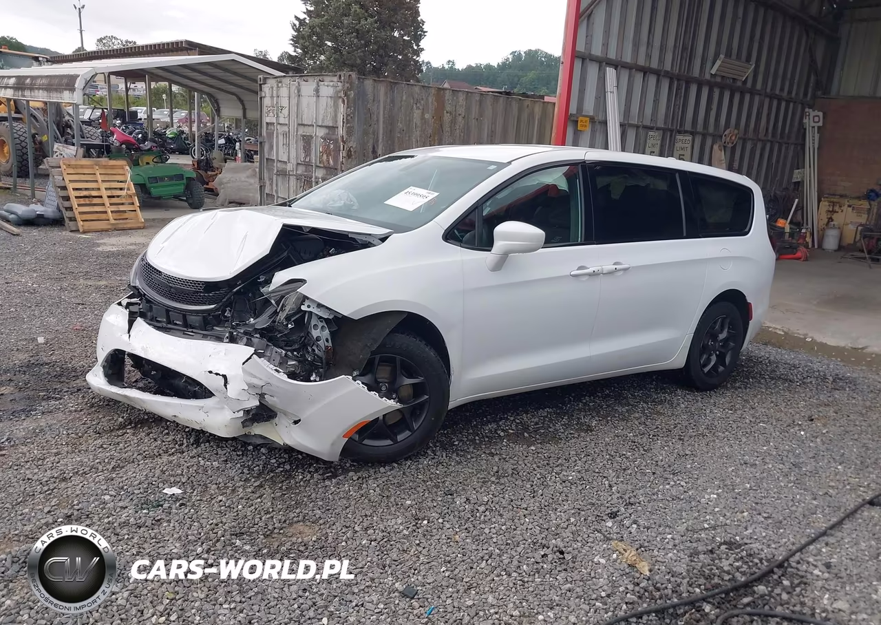 2019 Chrysler Pacifica Touring Plus VIN:2C4RC1FG3KR653147 - 2
