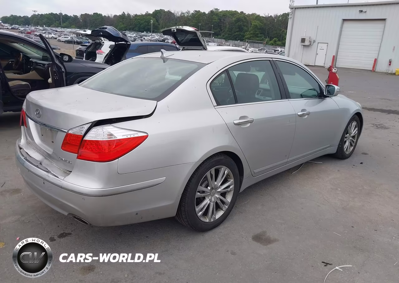 2010 Hyundai Genesis 3.8 VIN:KMHGC4DE6AU099237 - 4