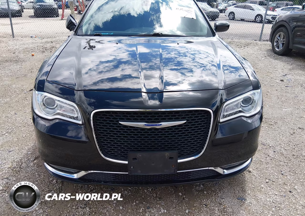 2018 Chrysler 300 Touring VIN:2C3CCAAG3JH281945 - 12