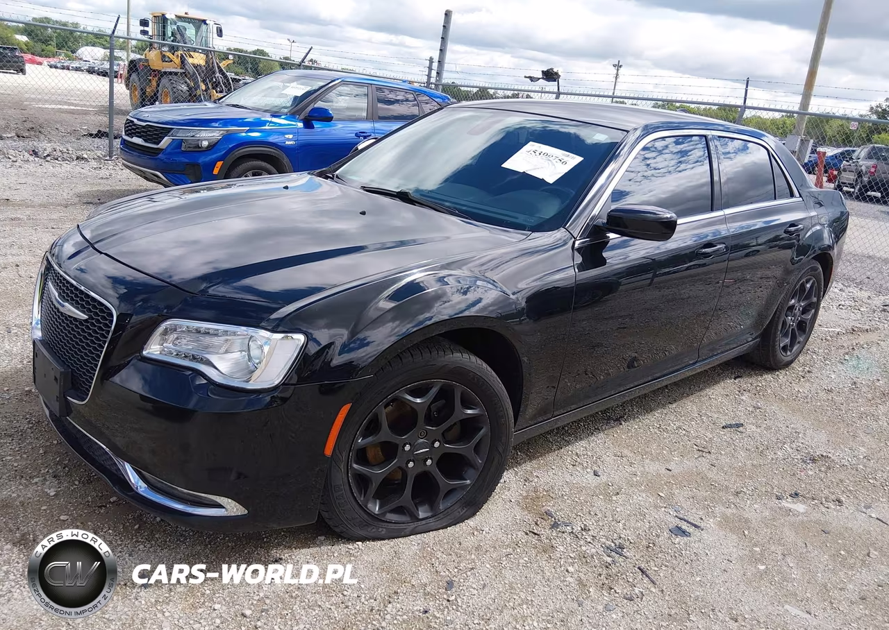2018 Chrysler 300 Touring VIN:2C3CCAAG3JH281945 - 2