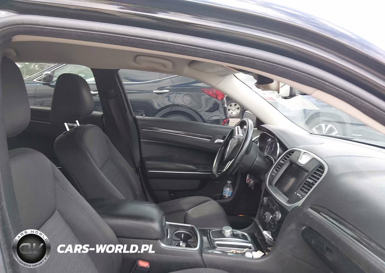 2018 Chrysler 300 Touring VIN:2C3CCAAG3JH281945 - 5