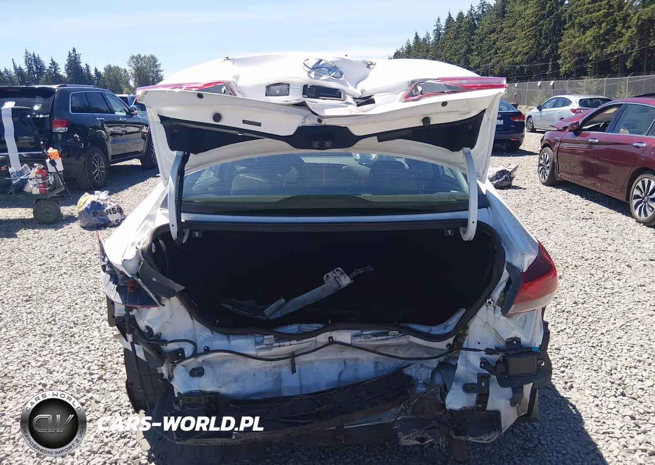 2018 Hyundai Elantra Value Edition VIN:5NPD84LF4JH242358 - 17