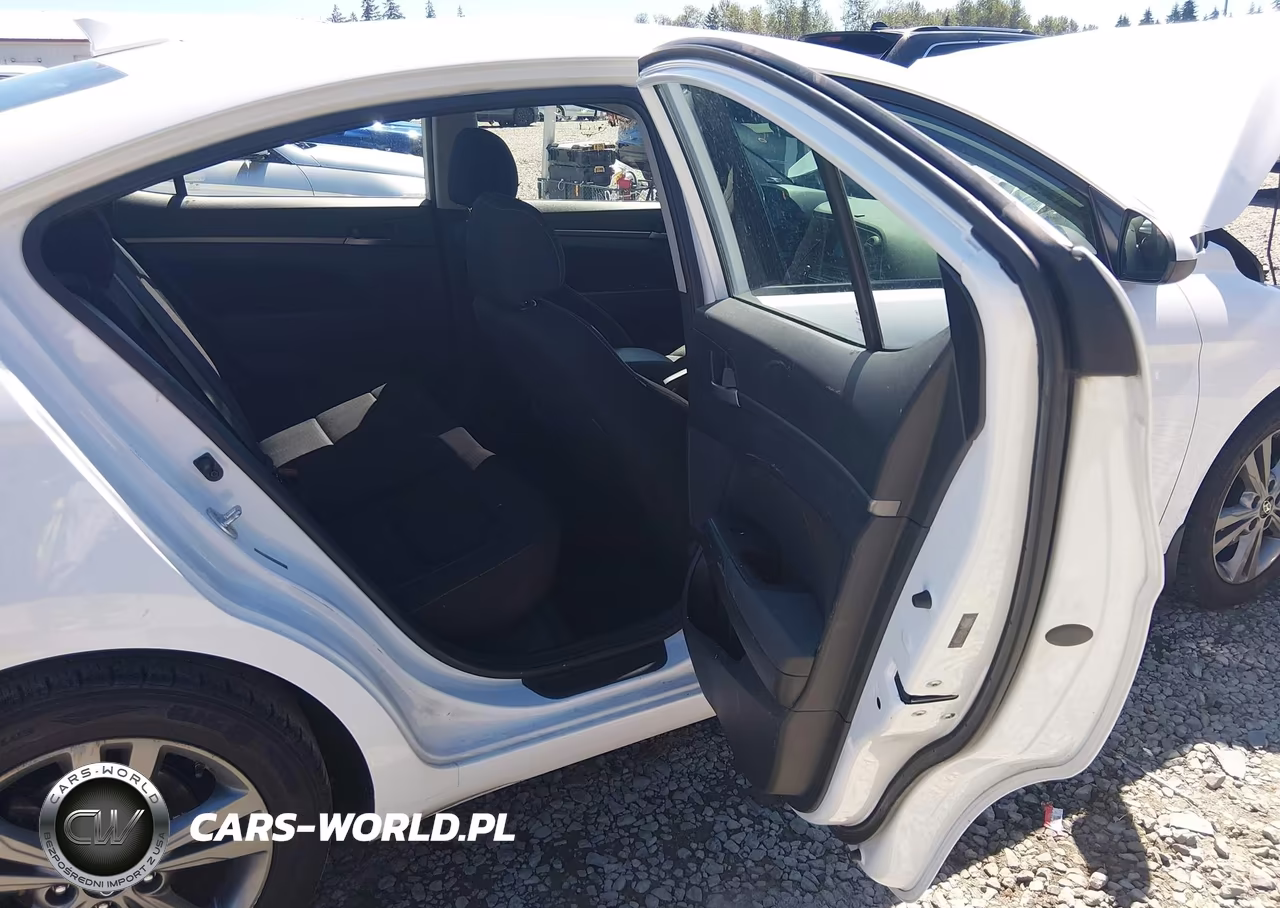2018 Hyundai Elantra Value Edition VIN:5NPD84LF4JH242358 - 8