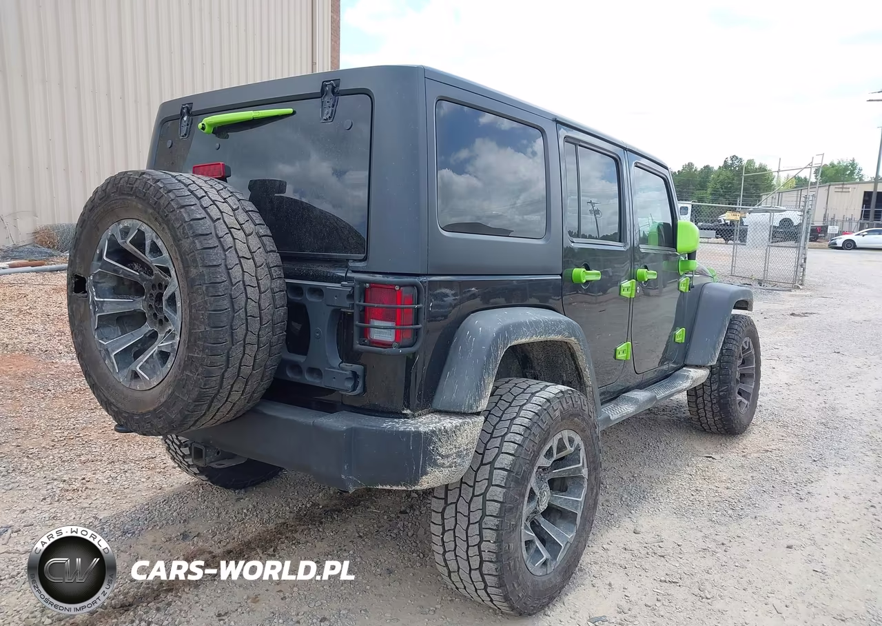 2014 Jeep Wrangler Unlimited Sport VIN:1C4BJWDG1EL162340 - 4