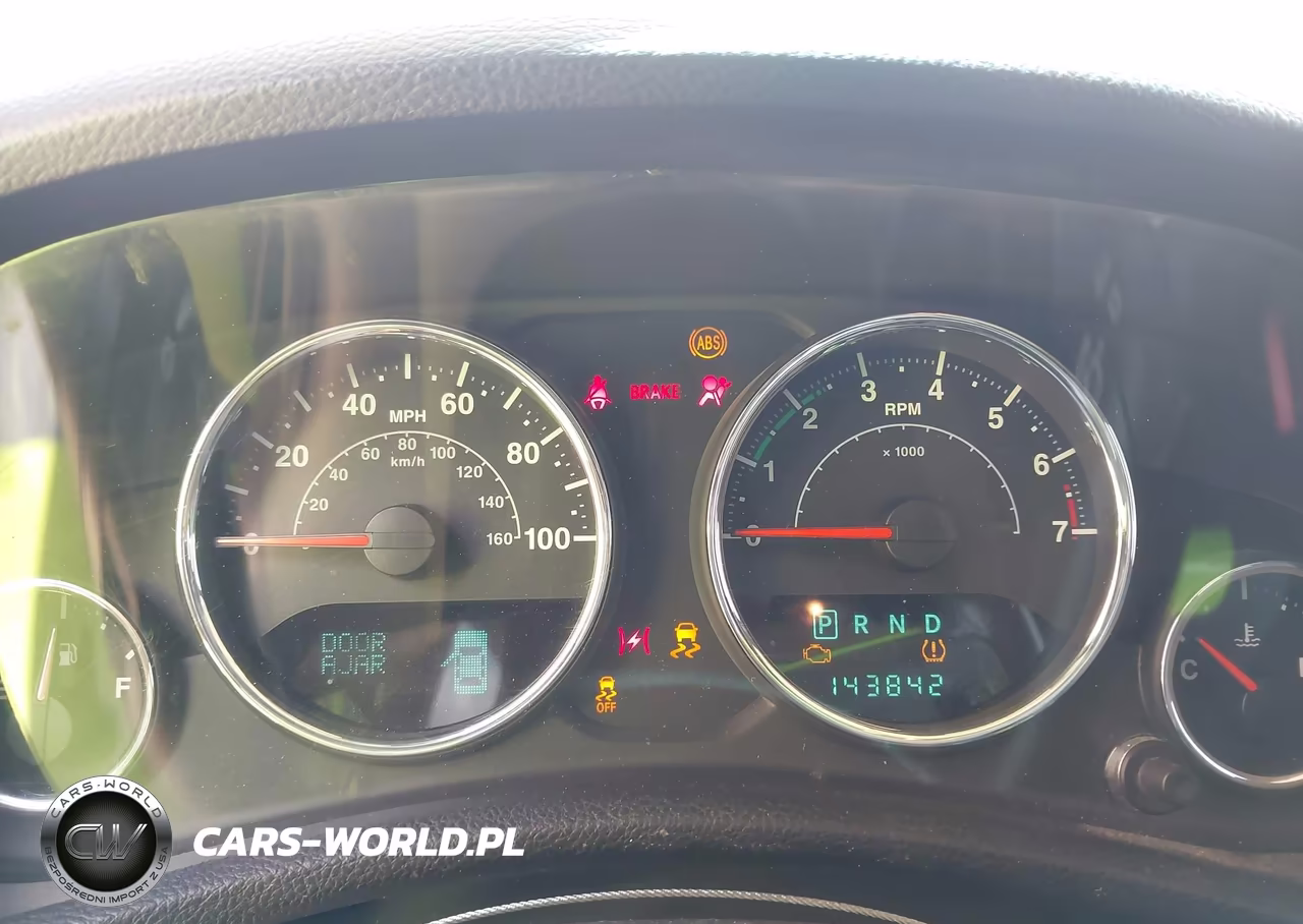 2014 Jeep Wrangler Unlimited Sport VIN:1C4BJWDG1EL162340 - 7