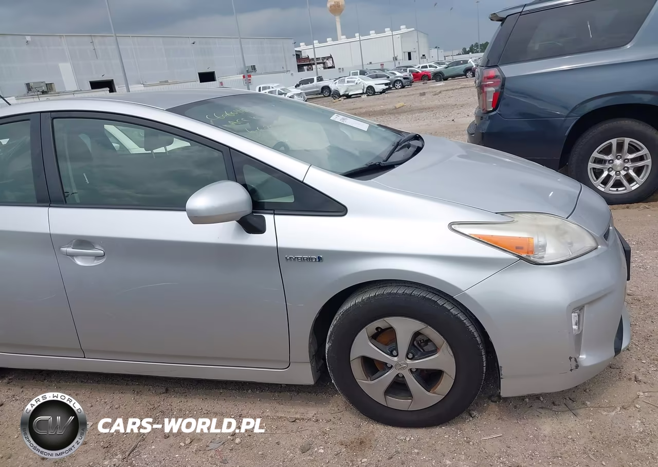 2013 Toyota Prius Two VIN:JTDKN3DU0D5555449 - 12