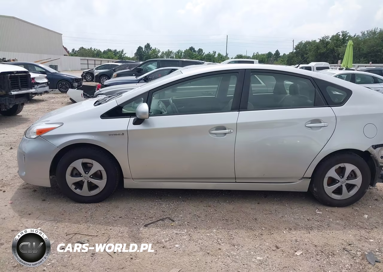 2013 Toyota Prius Two VIN:JTDKN3DU0D5555449 - 13