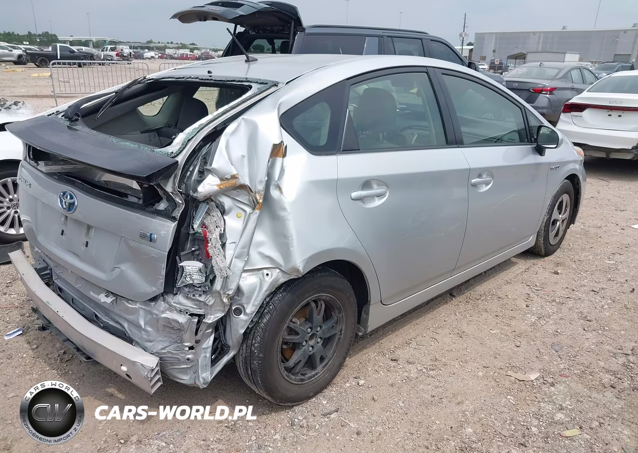 2013 Toyota Prius Two VIN:JTDKN3DU0D5555449 - 4
