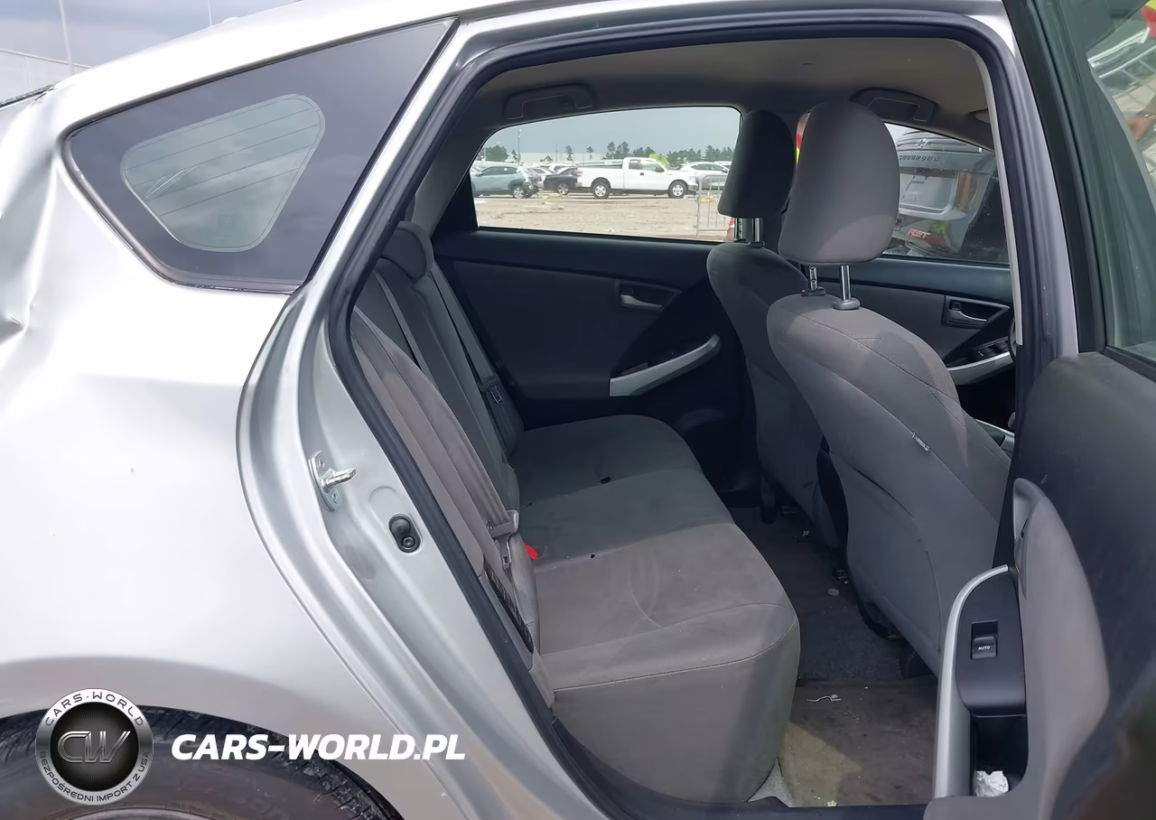 2013 Toyota Prius Two VIN:JTDKN3DU0D5555449 - 8