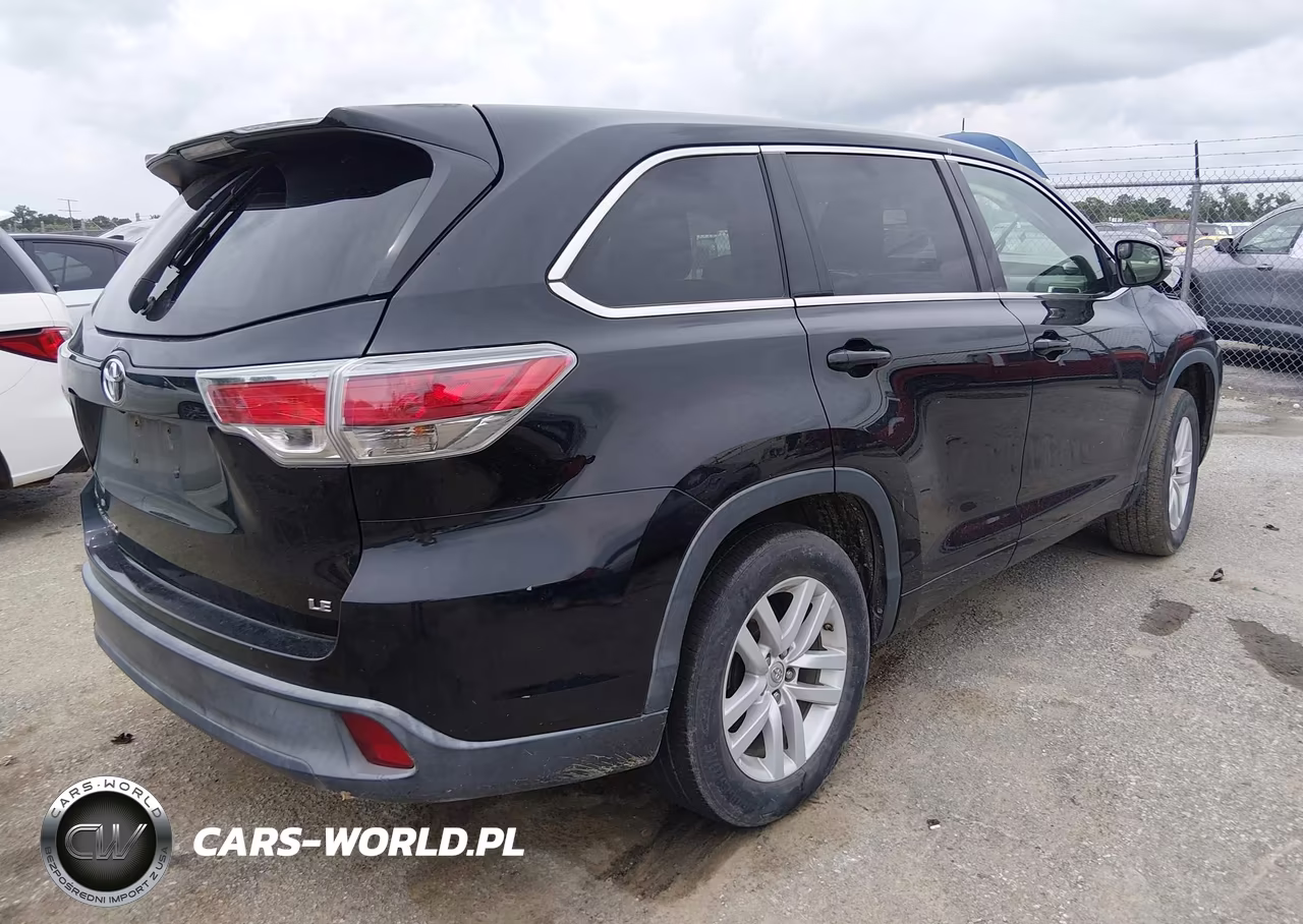 2015 Toyota Highlander Le V6 VIN:5TDZKRFH3FS064008 - 4