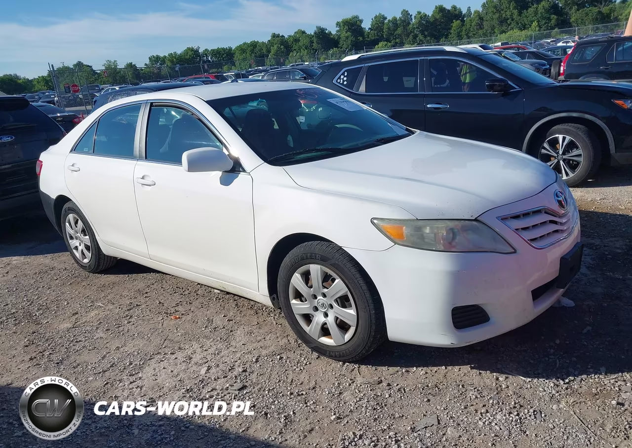 2010 Toyota Camry Le – zdjęcie 1 z 16