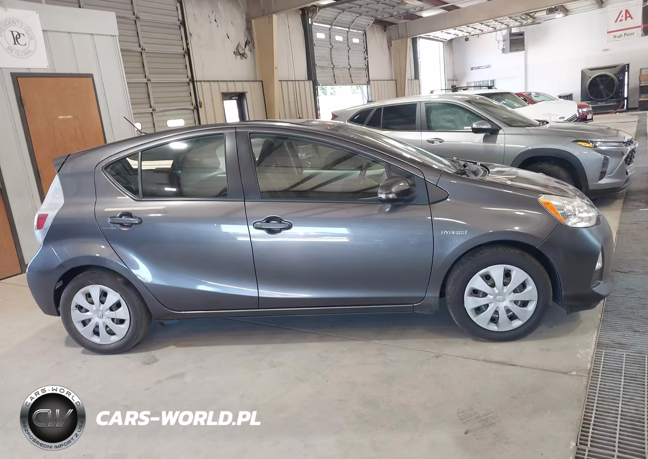 2013 Toyota Prius C Two VIN:JTDKDTB36D1546369 - 13