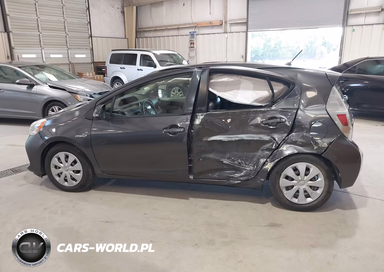 2013 Toyota Prius C Two VIN:JTDKDTB36D1546369 - 14