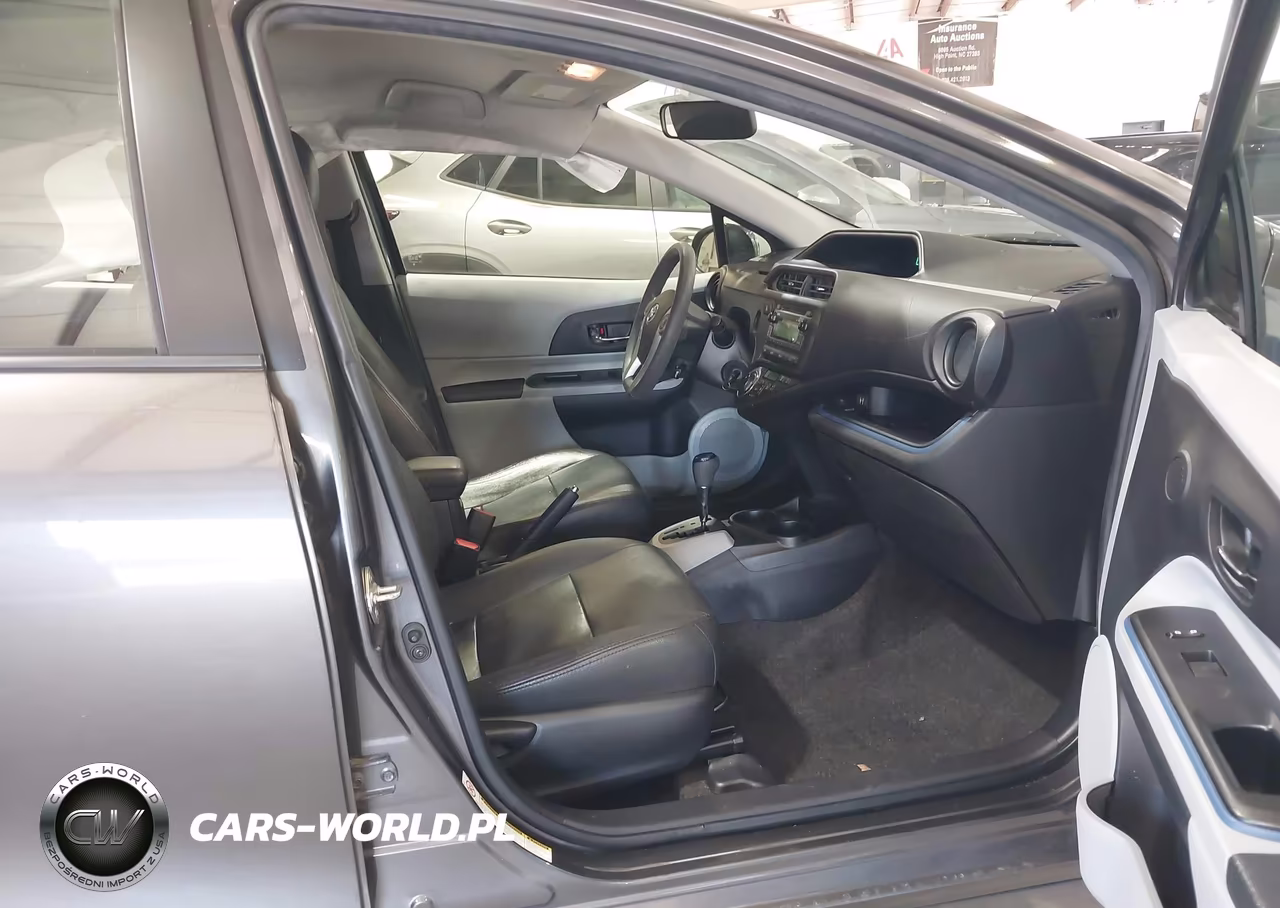 2013 Toyota Prius C Two VIN:JTDKDTB36D1546369 - 5