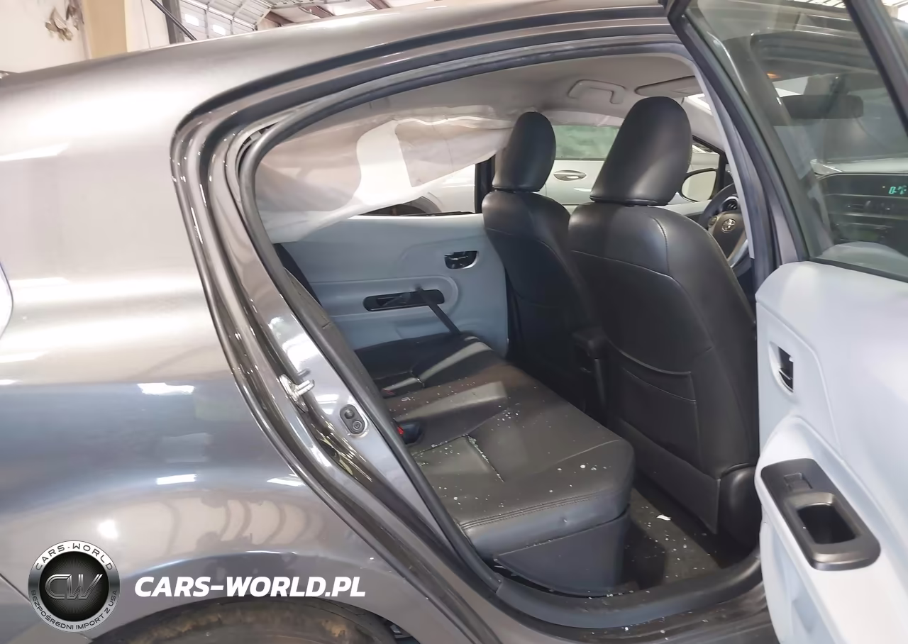 2013 Toyota Prius C Two VIN:JTDKDTB36D1546369 - 8