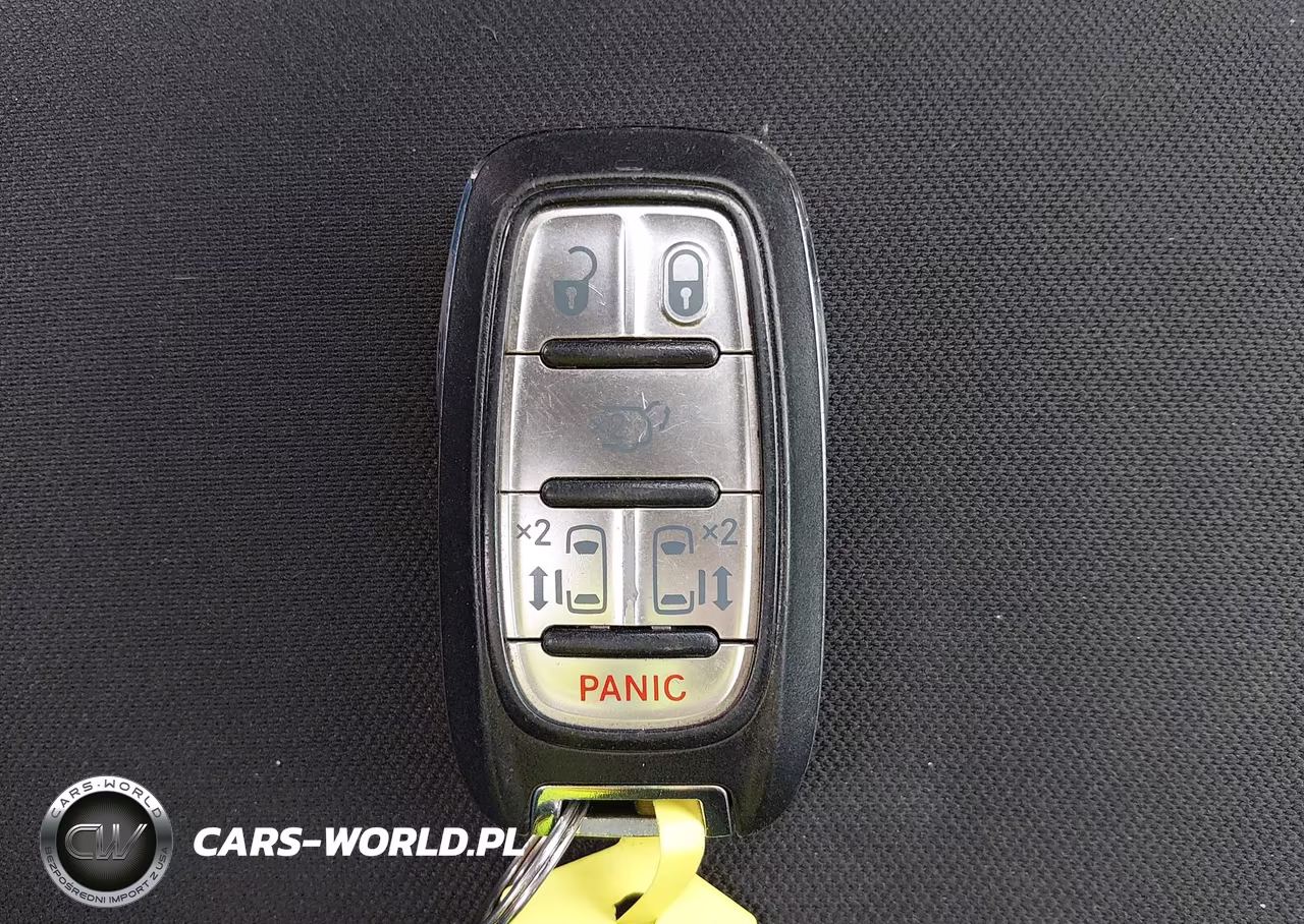 2017 Chrysler Pacifica Touring VIN:2C4RC1DG0HR528988 - 11