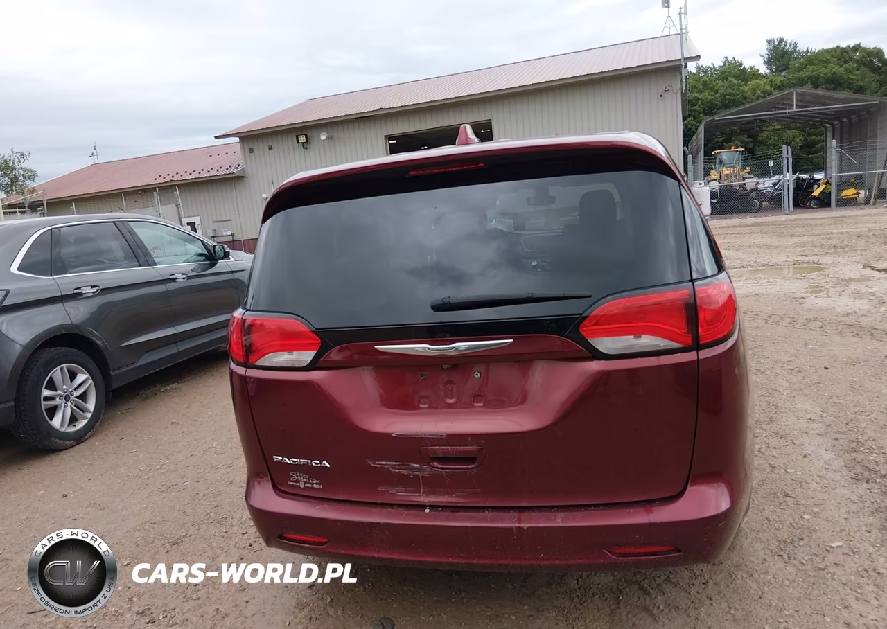 2017 Chrysler Pacifica Touring VIN:2C4RC1DG0HR528988 - 17