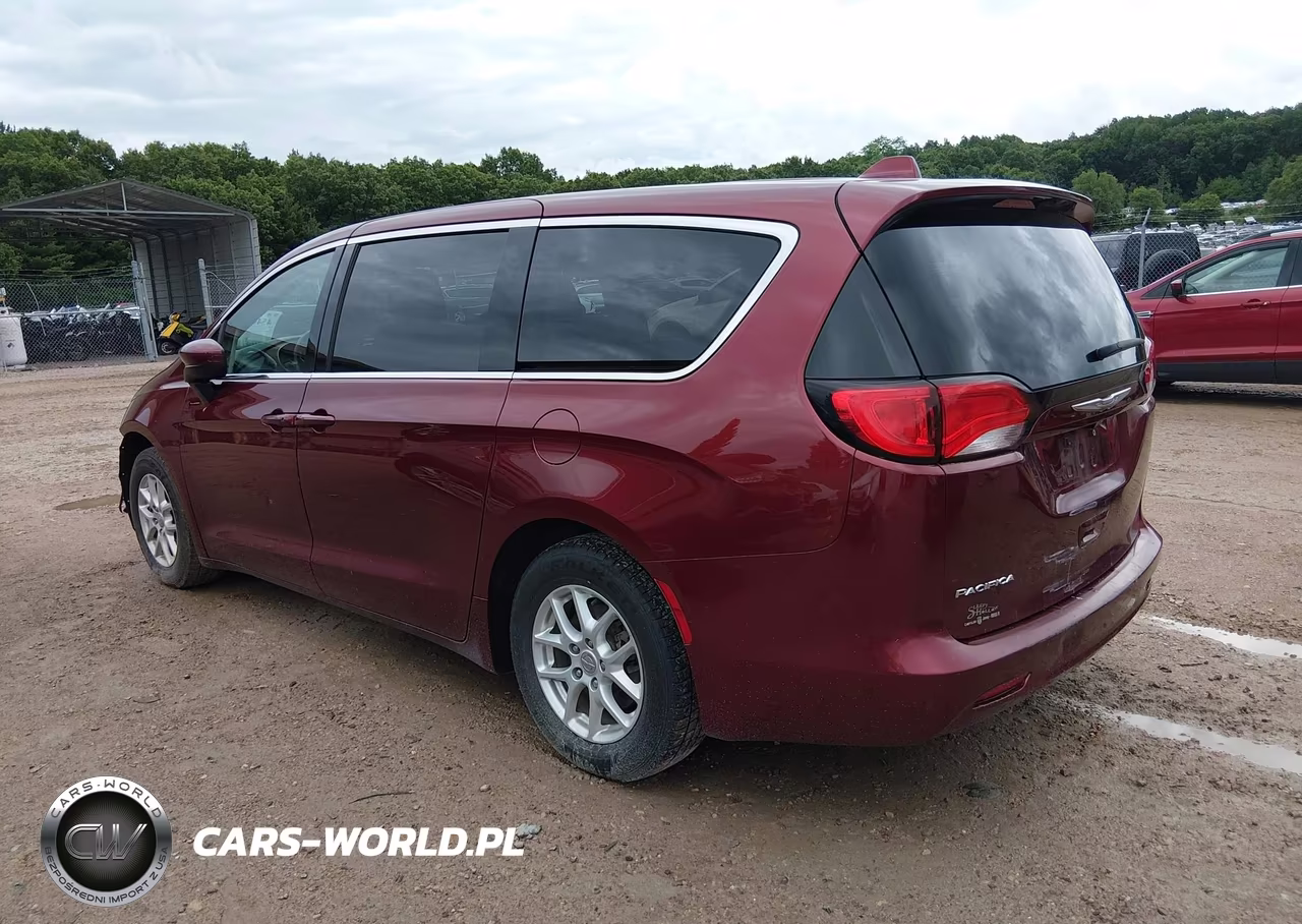 2017 Chrysler Pacifica Touring VIN:2C4RC1DG0HR528988 - 3