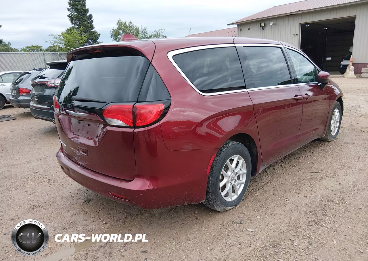 2017 Chrysler Pacifica Touring VIN:2C4RC1DG0HR528988 - 4