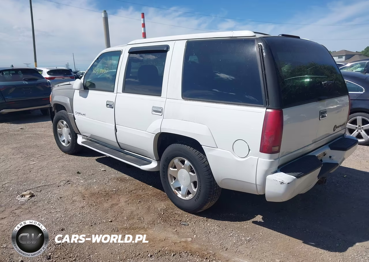 2000 Cadillac Escalade Standard VIN:1GYEK13R7YR124137 - 3