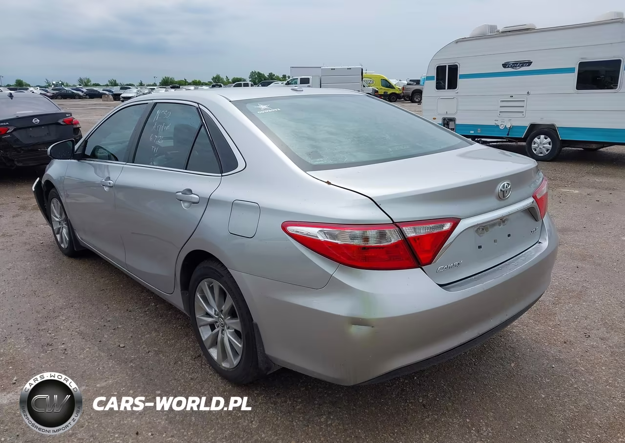 2016 Toyota Camry Xle VIN:4T4BF1FK5GR559537 - 3
