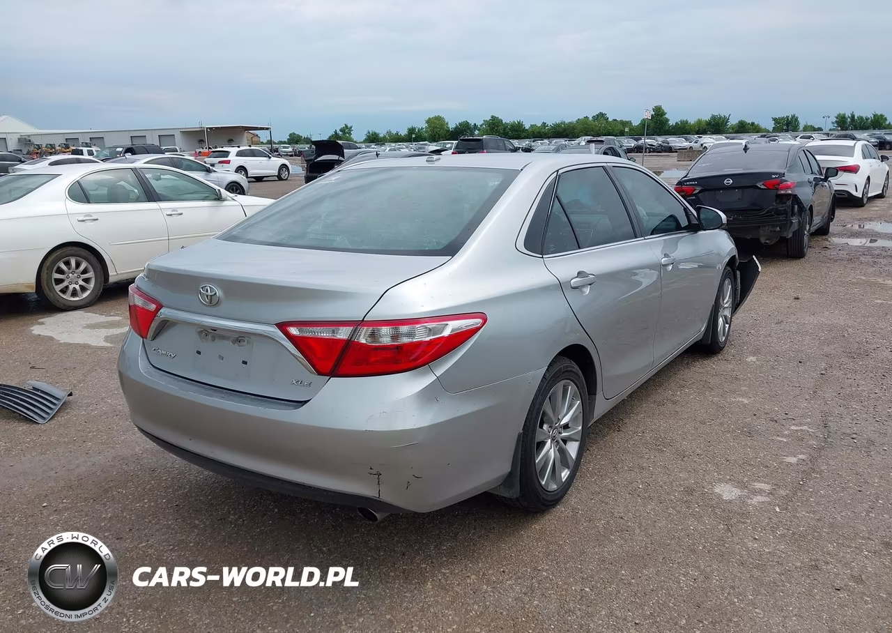 2016 Toyota Camry Xle VIN:4T4BF1FK5GR559537 - 4