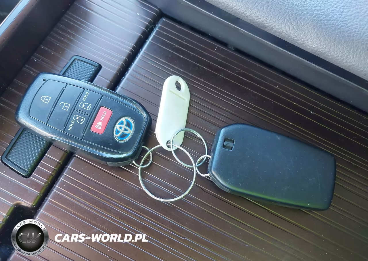 2024 Toyota Sienna Le VIN:5TDKSKFC2RS140268 - 11