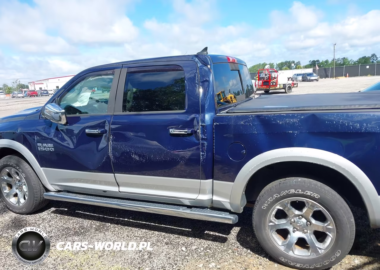 2015 Ram 1500 Laramie VIN:1C6RR7NG9FS733518 - 14