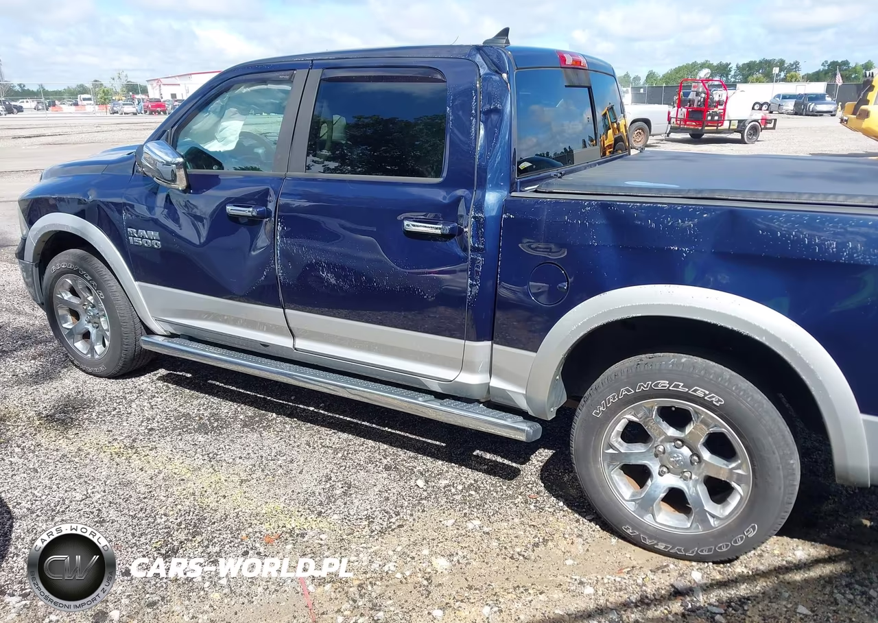 2015 Ram 1500 Laramie VIN:1C6RR7NG9FS733518 - 3