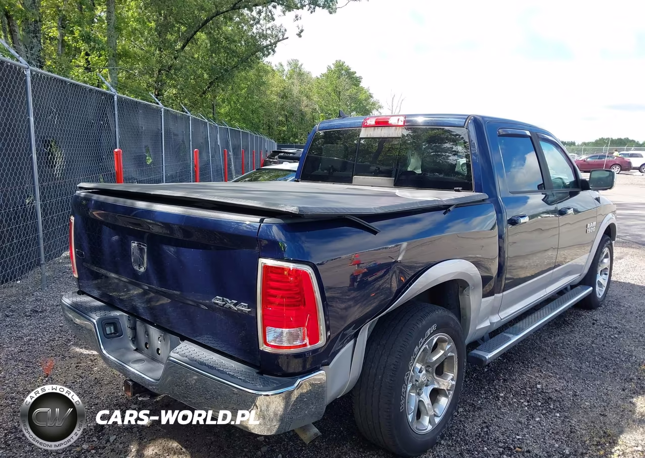 2015 Ram 1500 Laramie VIN:1C6RR7NG9FS733518 - 4