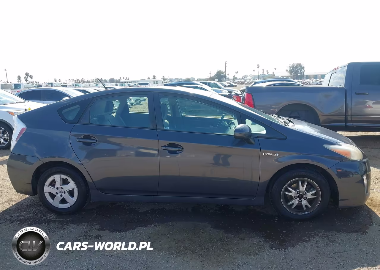 2011 Toyota Prius Two VIN:JTDKN3DUXB0251300 - 13