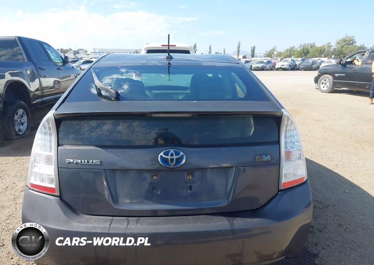 2011 Toyota Prius Two VIN:JTDKN3DUXB0251300 - 16