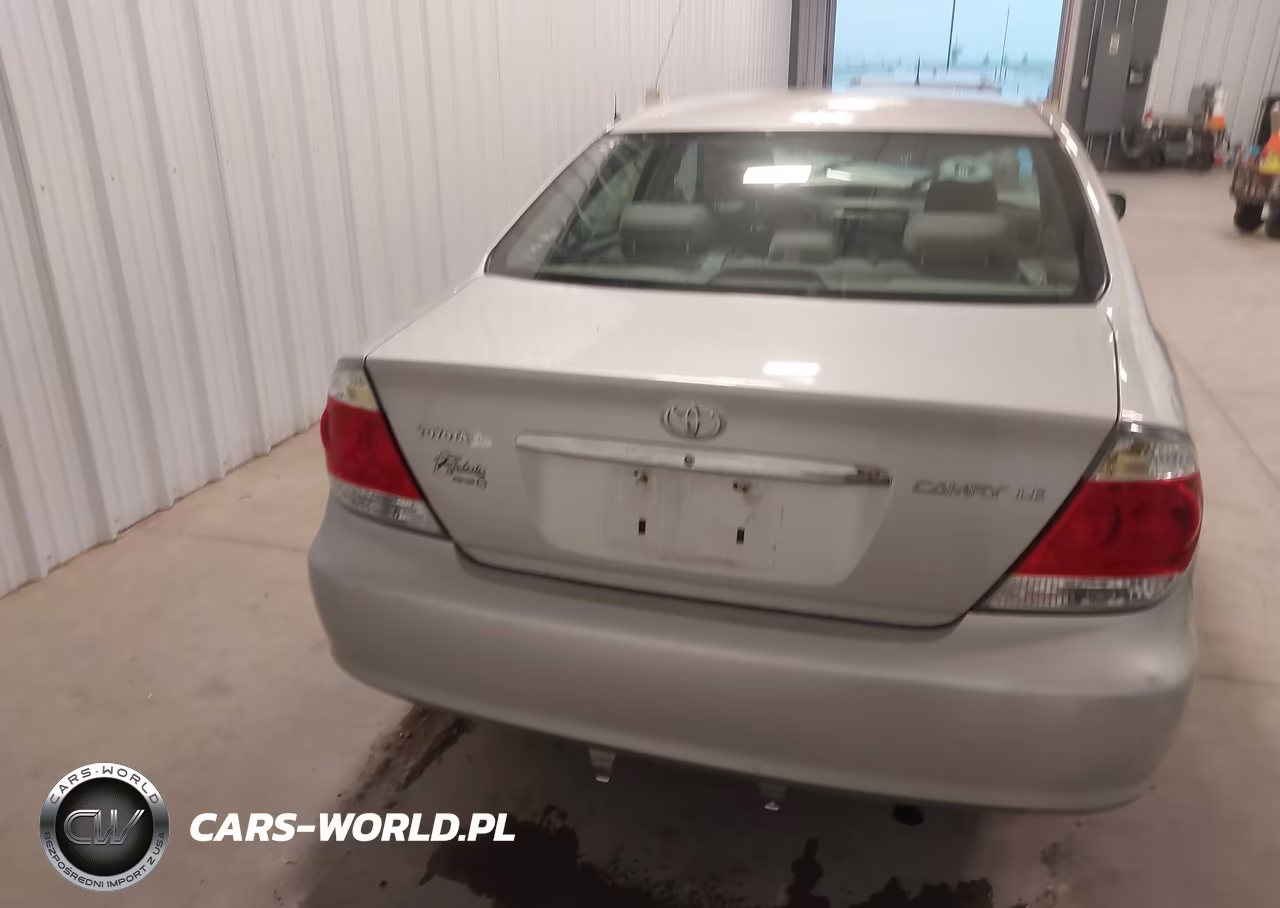 2005 Toyota Camry Le VIN:4T1BE32K05U018844 - 17