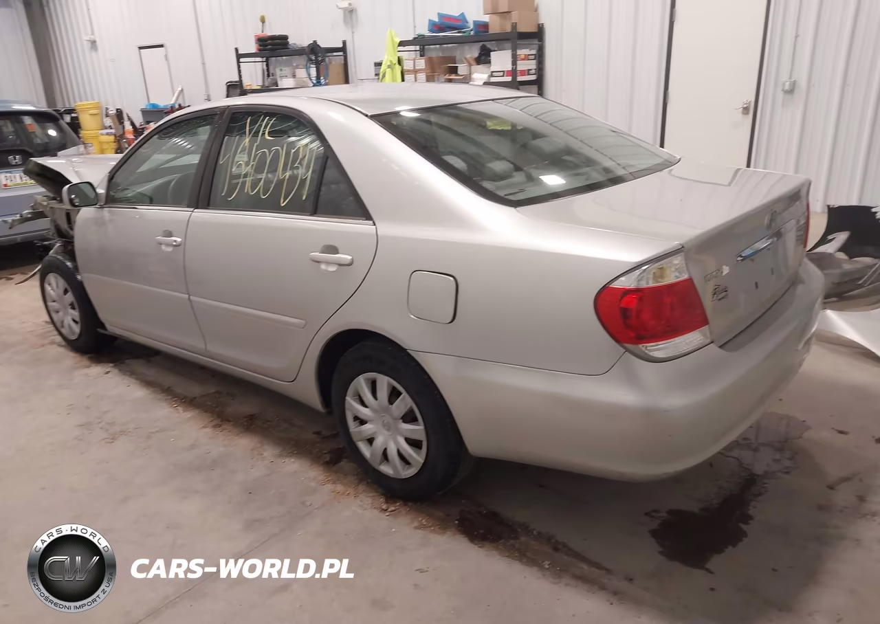 2005 Toyota Camry Le VIN:4T1BE32K05U018844 - 3