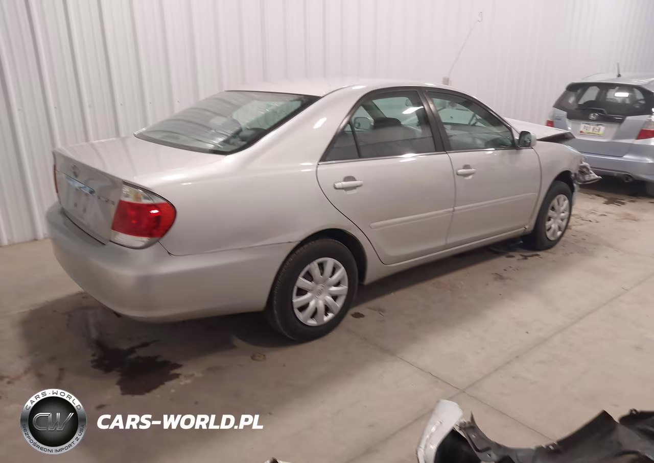 2005 Toyota Camry Le VIN:4T1BE32K05U018844 - 4