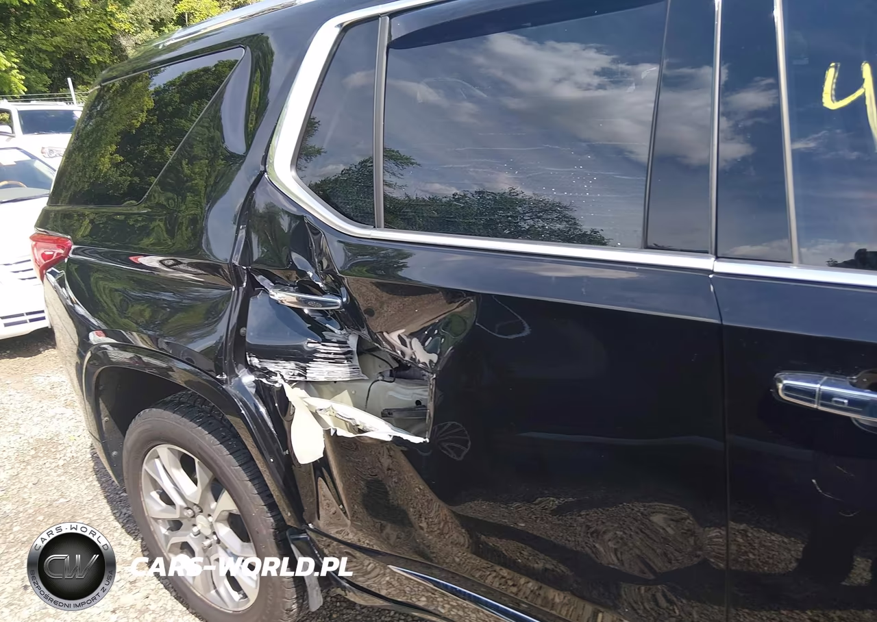 2018 Chevrolet Traverse Premier VIN:1GNERKKW2JJ284372 - 17