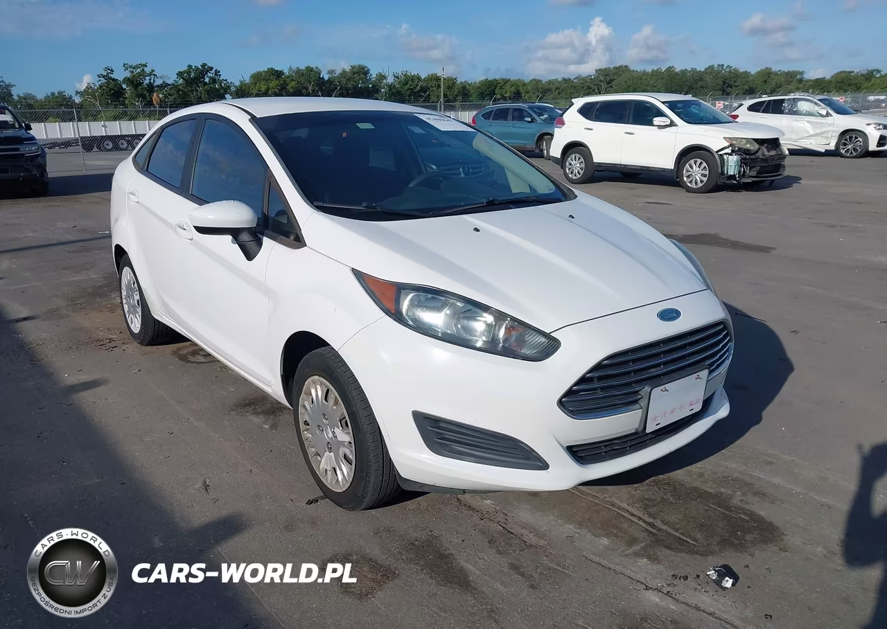 2015 Ford Fiesta S – zdjęcie 1 z 11